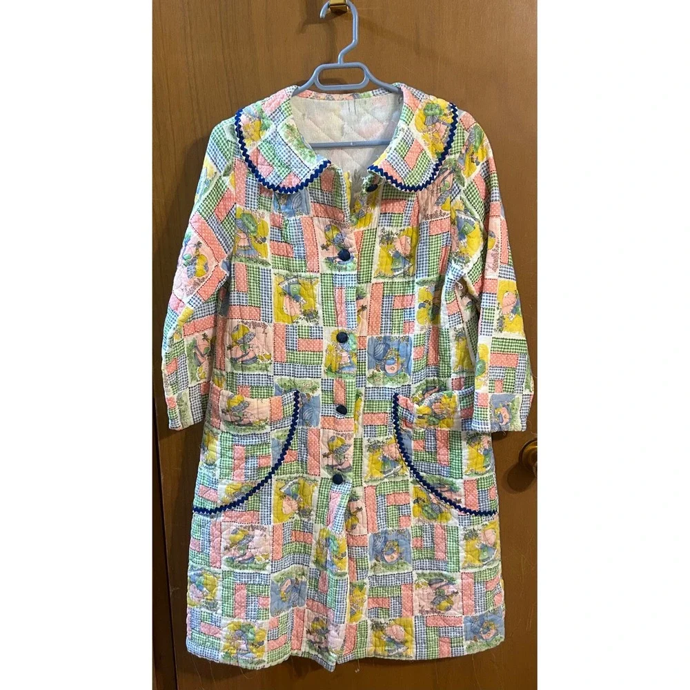 VTG Handmade Quilted House Coat Cottagecore Holly Hobbie Style Patchwork Robe‎